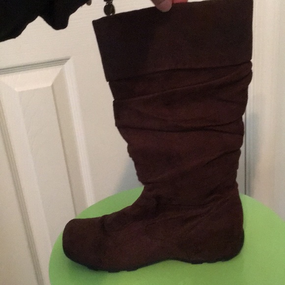 Top Moda side zip suede boots with folded cuff. - Picture 2 of 6
